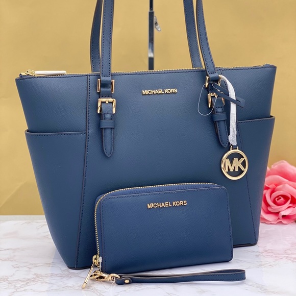 Michael Kors Charlotte Tote & Wallet Set Navy - Picture 12 of 12